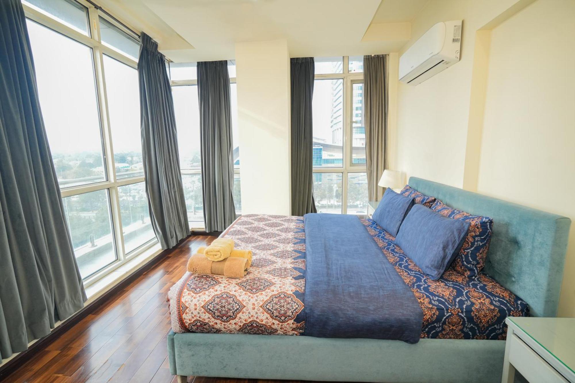 Cozy 2-Bedroom Apartment With King Beds, Balcony & Stunning Views At Elysium Islamabad Bagian luar foto